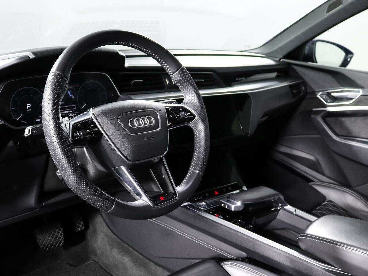 Купить Audi e-tron с пробегом. Фото: #11