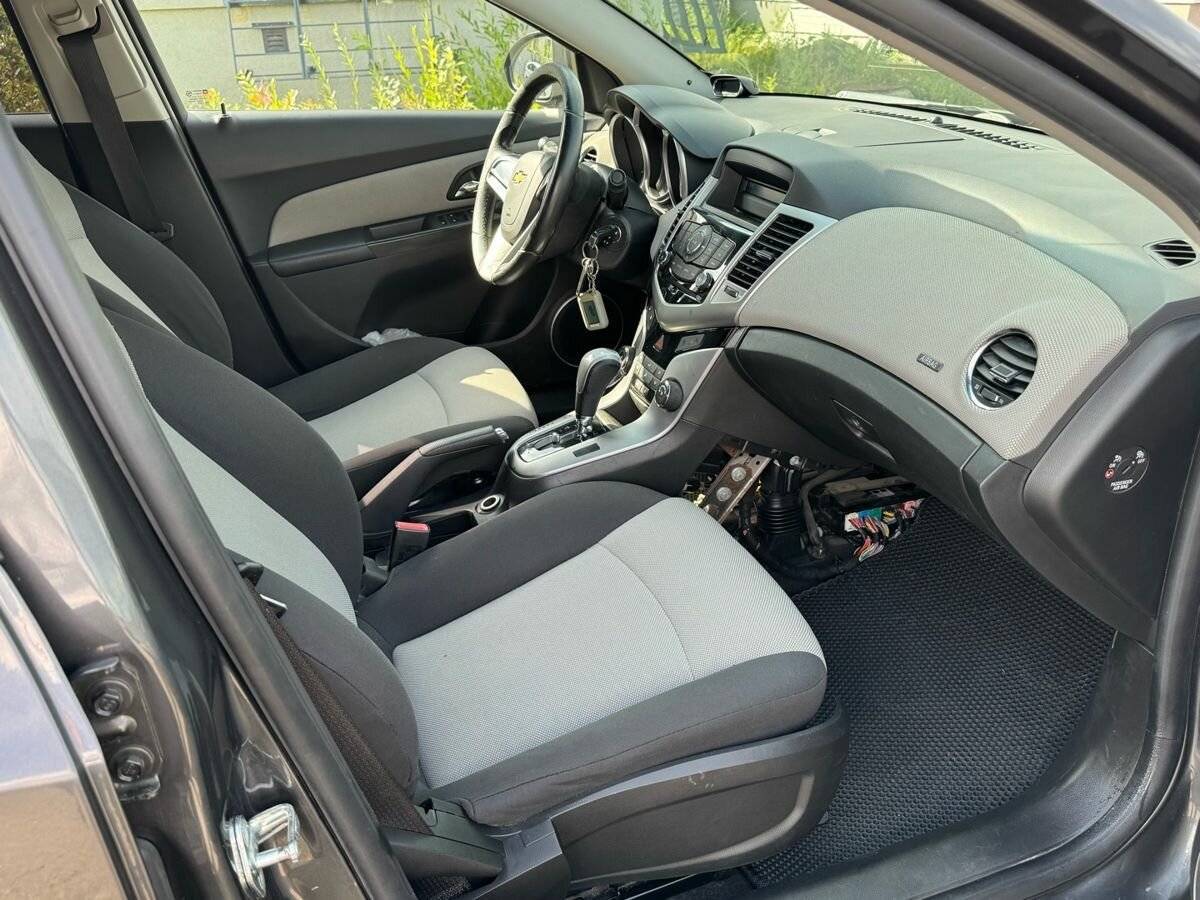 Купить Chevrolet Cruze с пробегом. Фото: #4
