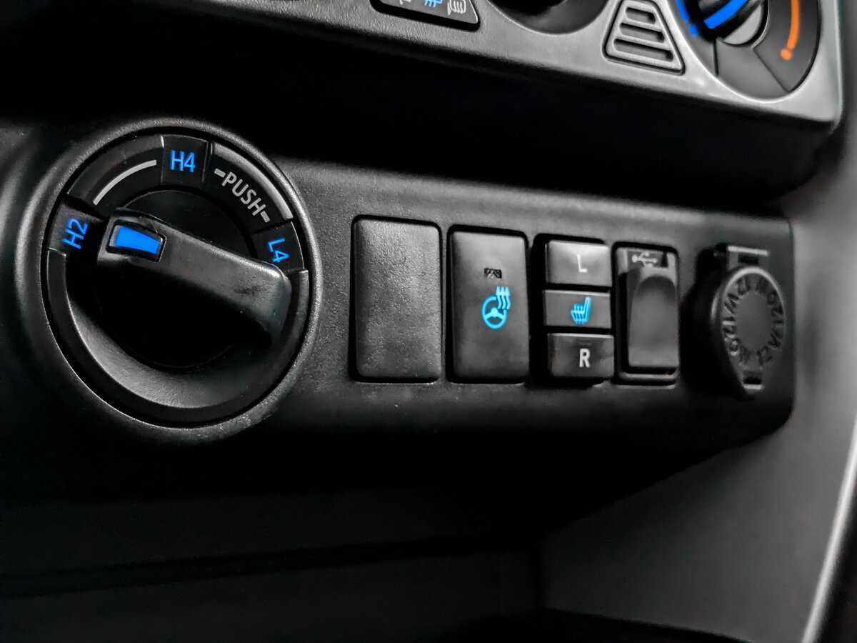 Купить Toyota Fortuner с пробегом. Фото: #21