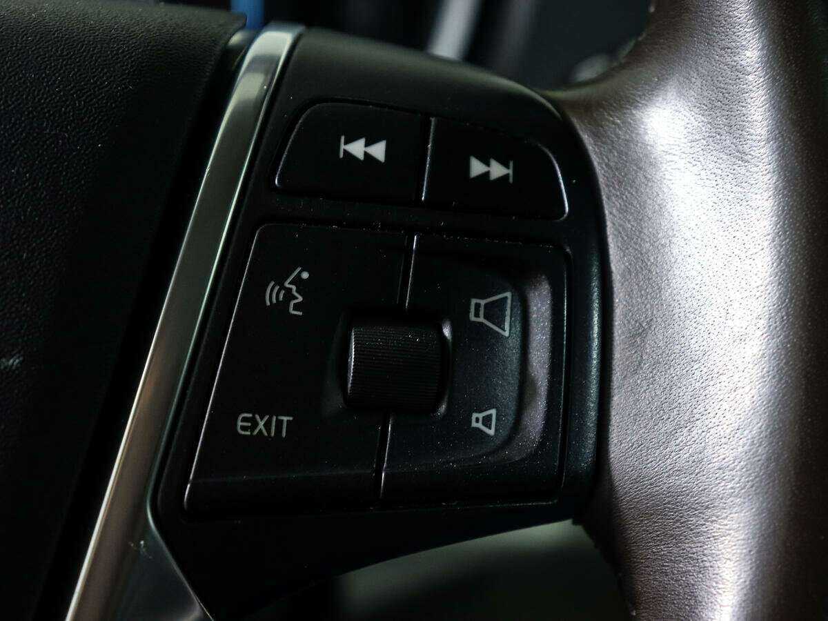 Купить Volvo V40 Cross Country с пробегом. Фото: #16