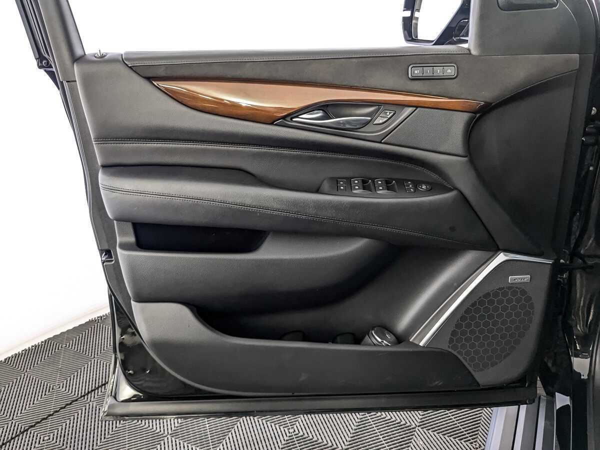 Купить Cadillac Escalade с пробегом. Фото: #14