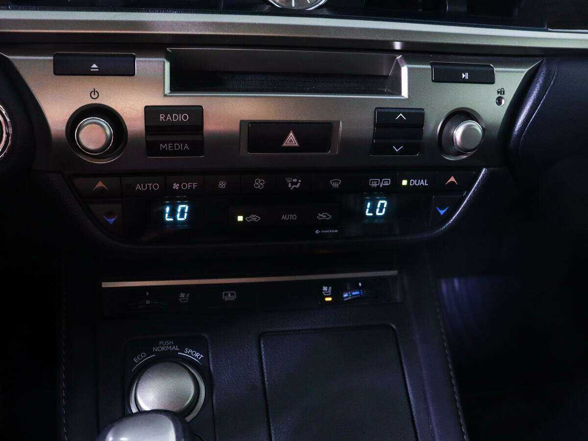 Купить Lexus ES с пробегом. Фото: #17