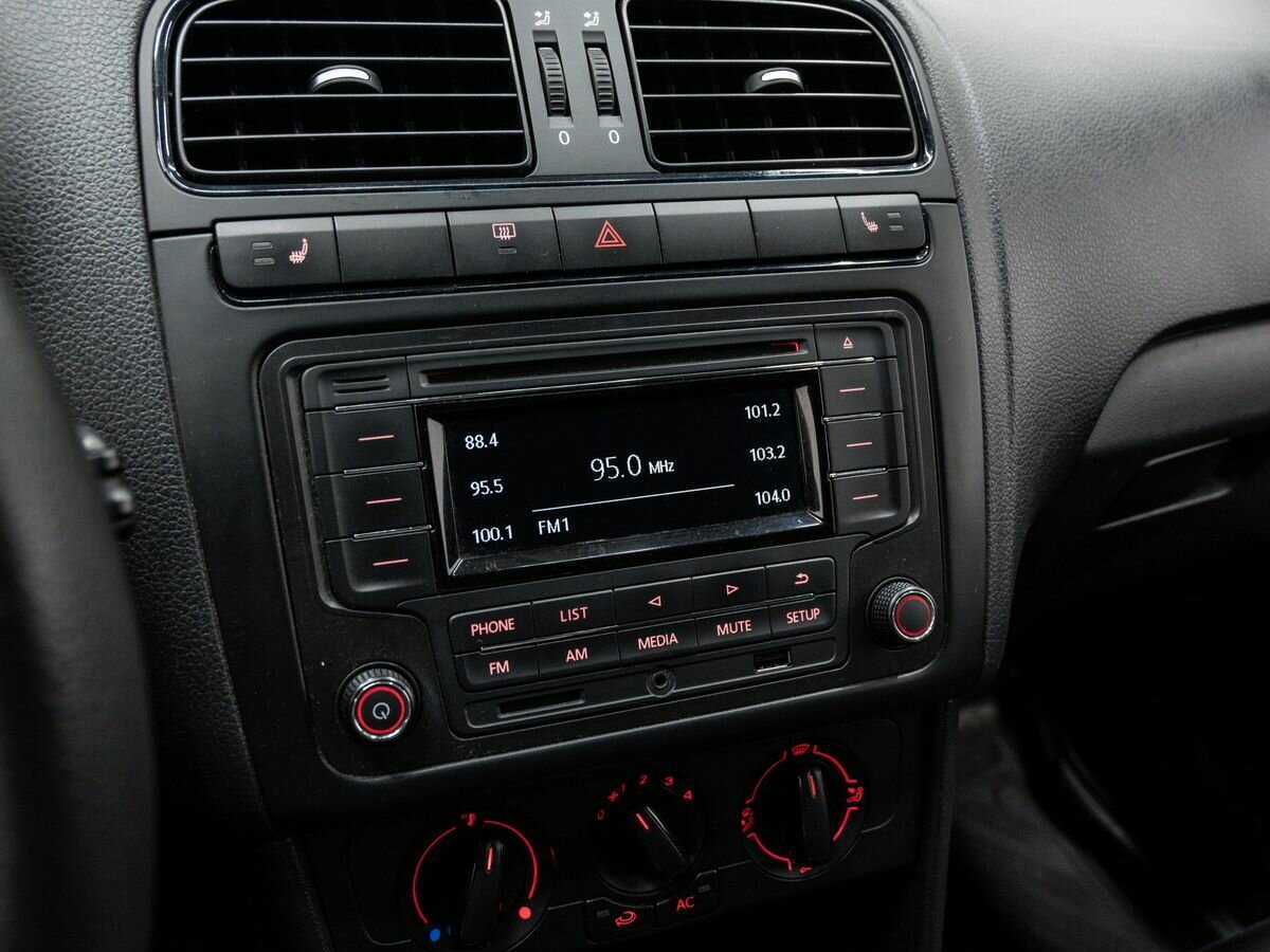 Купить Volkswagen Polo с пробегом. Фото: #17