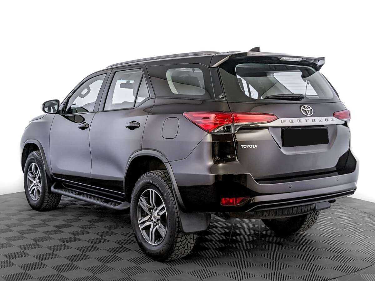 Купить Toyota Fortuner с пробегом. Фото: #6