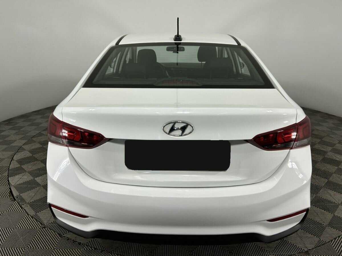 Купить Hyundai Solaris с пробегом. Фото: #2