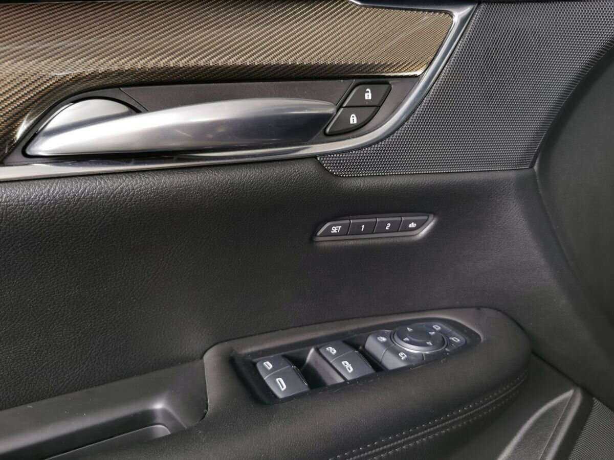 Купить Cadillac XT5 с пробегом. Фото: #19