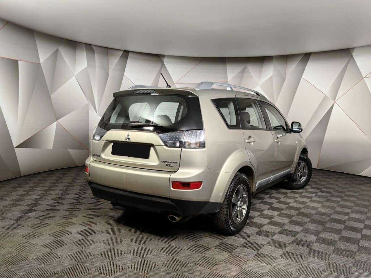 Купить Mitsubishi Outlander с пробегом. Фото: #1