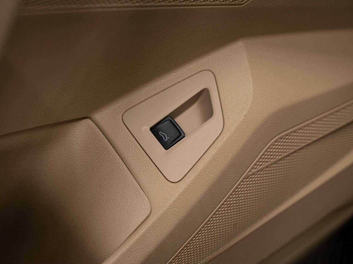 Купить Volkswagen Touareg с пробегом. Фото: #23