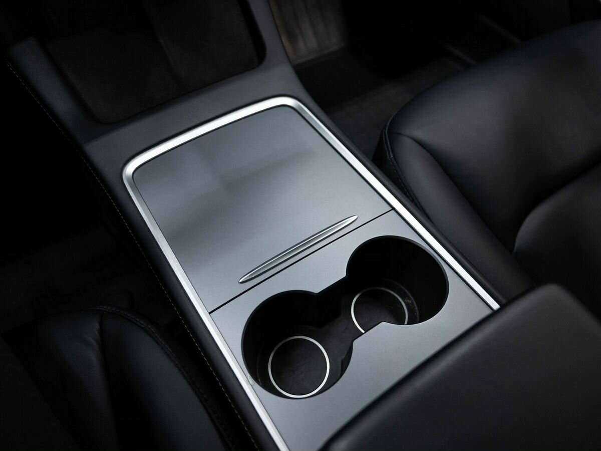 Купить Tesla Model 3 с пробегом. Фото: #20