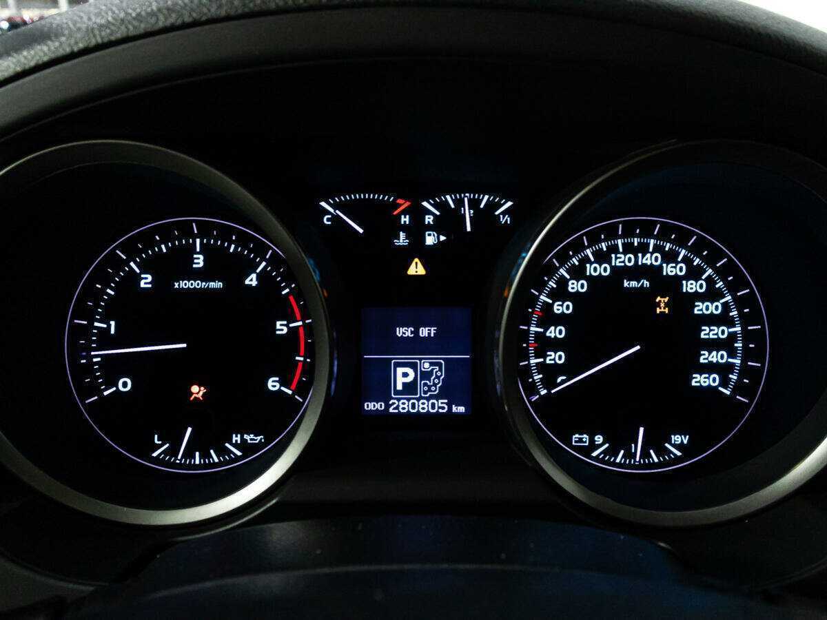Купить Toyota Land Cruiser с пробегом. Фото: #10