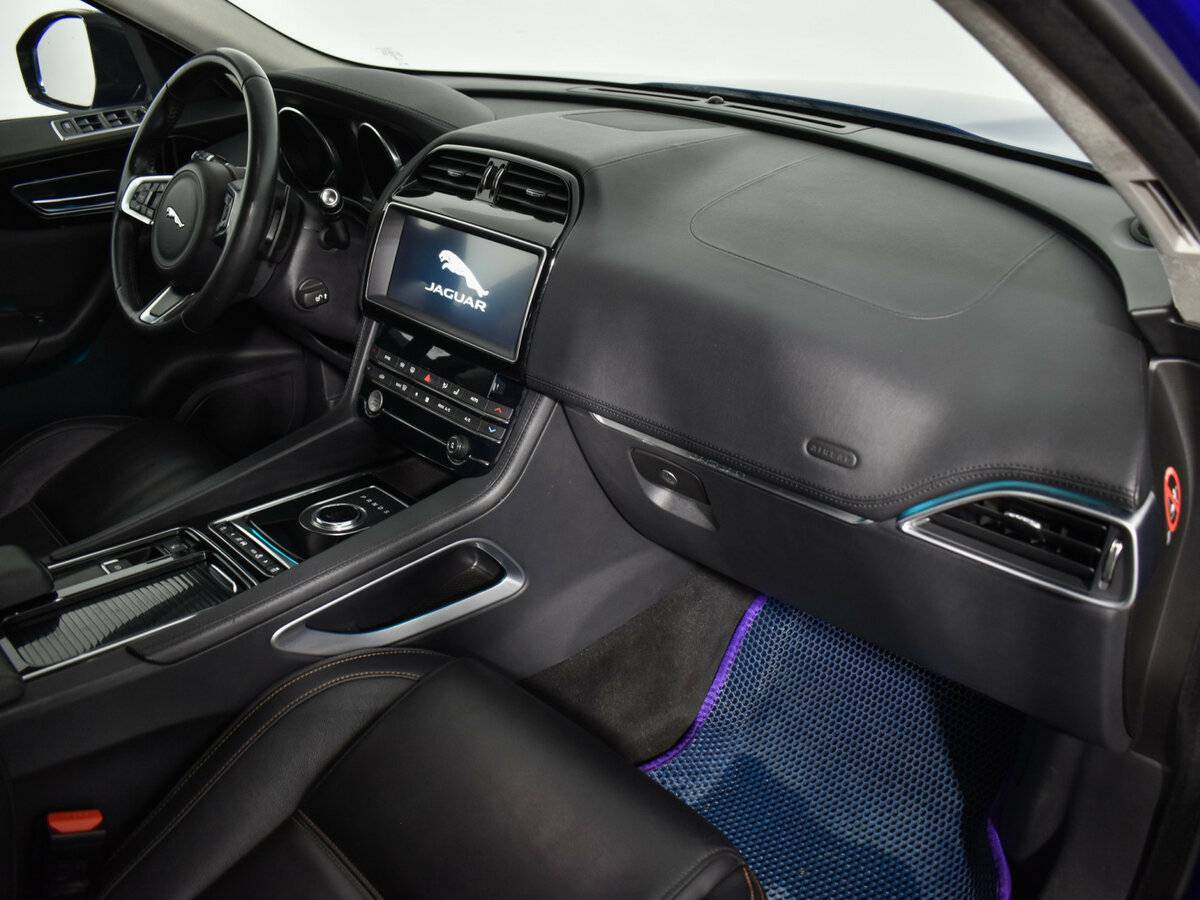 Купить Jaguar F-Pace с пробегом. Фото: #11