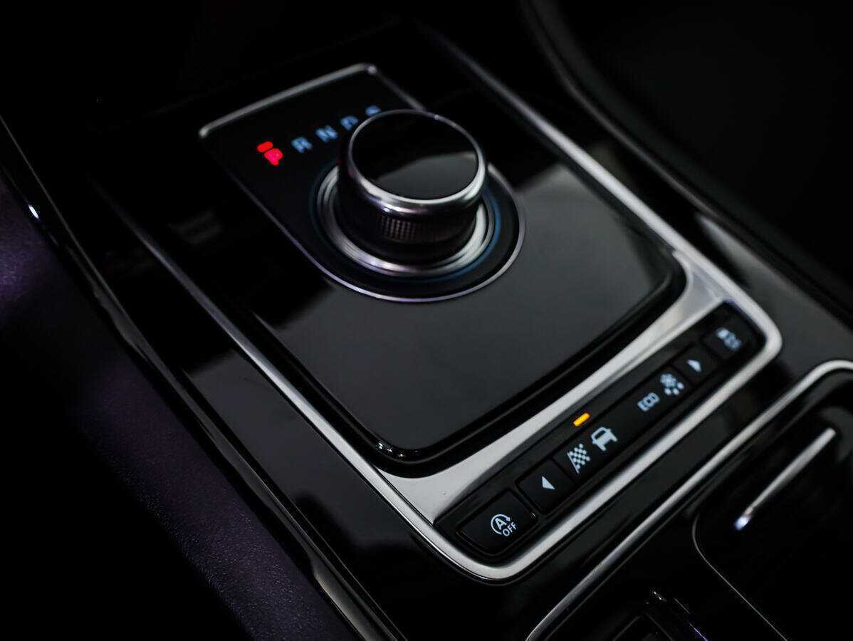 Купить Jaguar XE с пробегом. Фото: #14