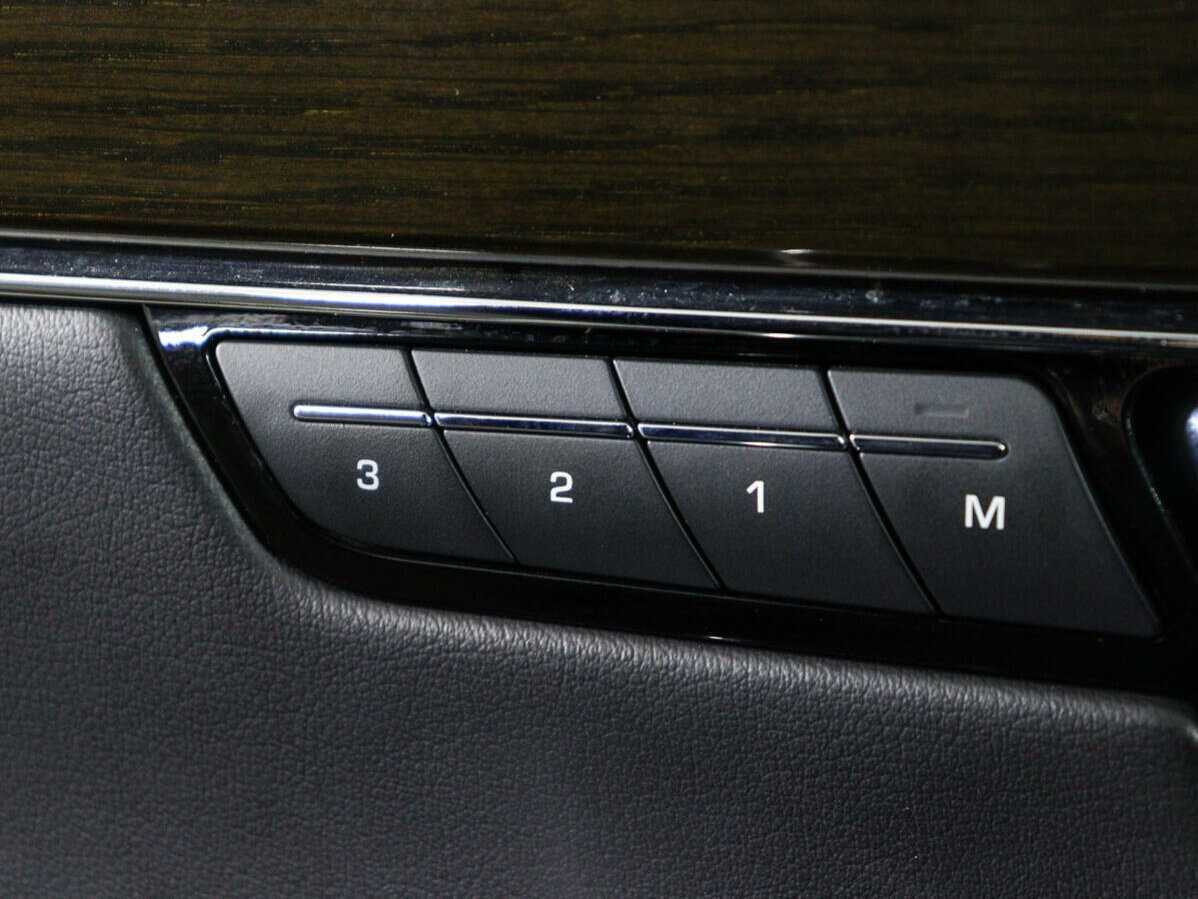 Купить Jaguar XJ с пробегом. Фото: #18
