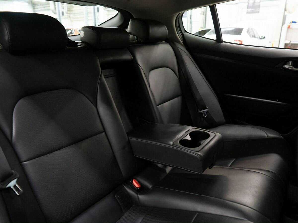 Купить Kia Stinger с пробегом. Фото: #7