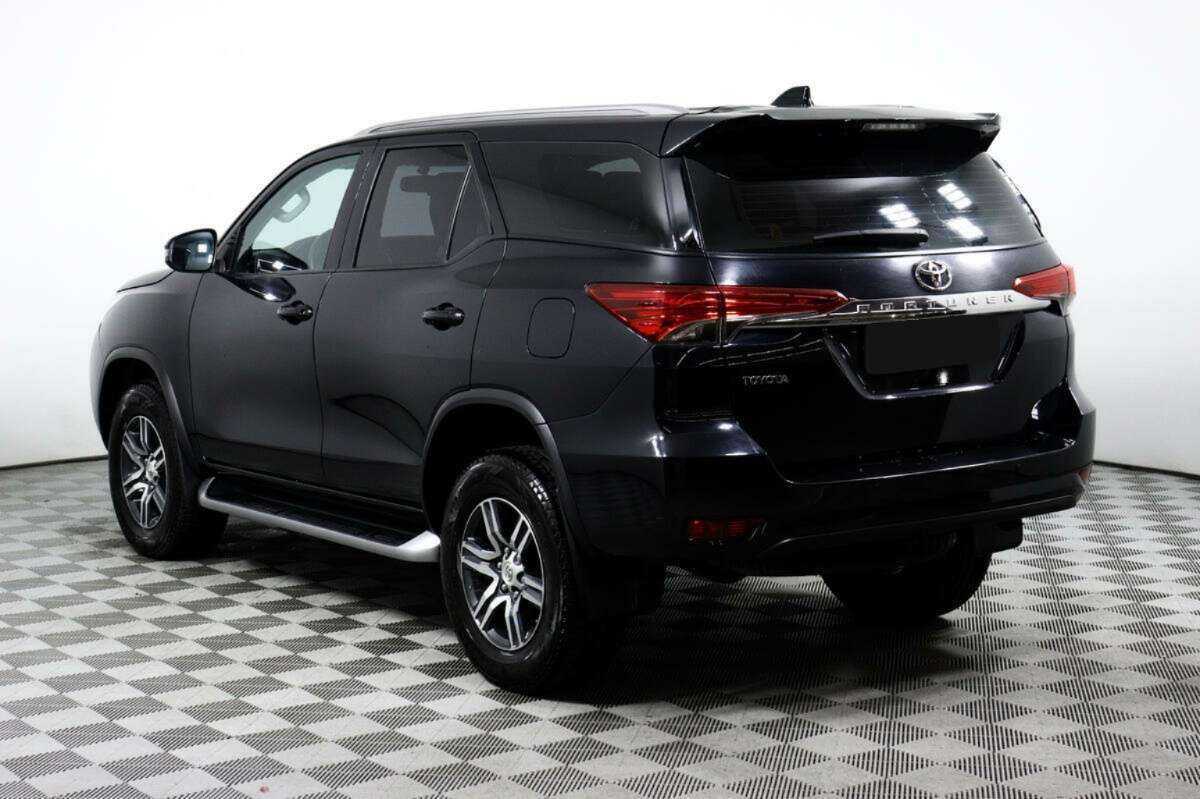 Купить Toyota Fortuner с пробегом. Фото: #6