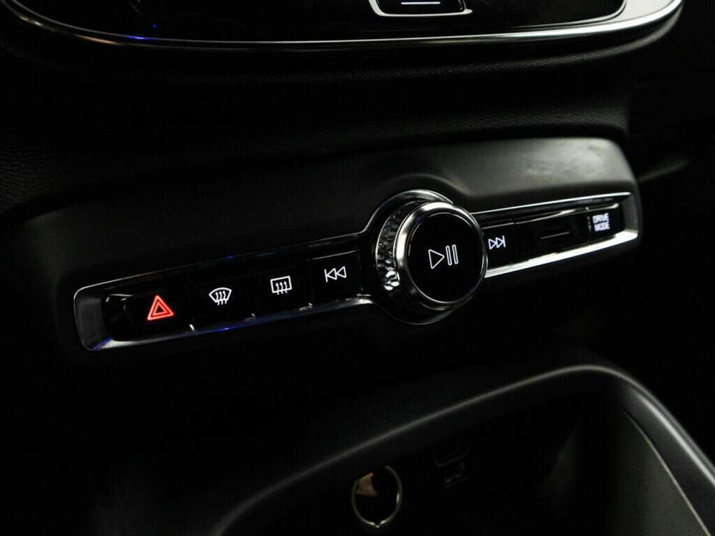 Купить Volvo XC40 с пробегом. Фото: #20