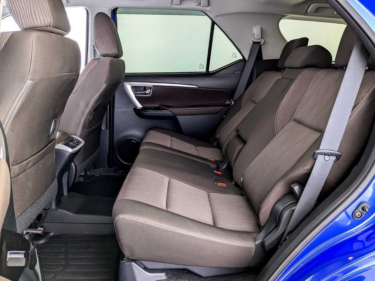 Купить Toyota Fortuner с пробегом. Фото: #9