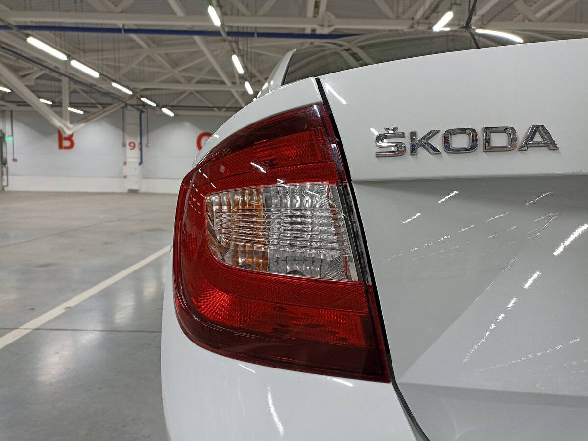 Купить Skoda Rapid с пробегом. Фото: #8