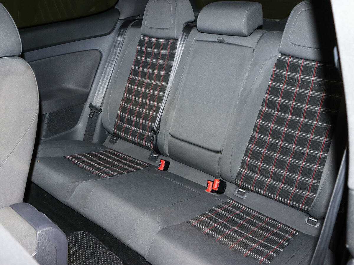 Купить Volkswagen Golf GTI с пробегом. Фото: #6