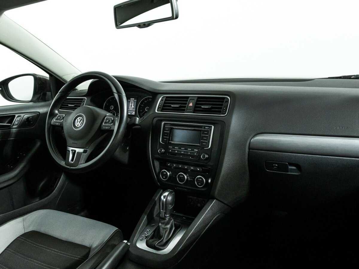 Купить Volkswagen Jetta с пробегом. Фото: #8