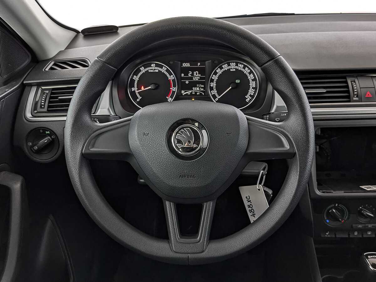 Купить Skoda Rapid с пробегом. Фото: #18