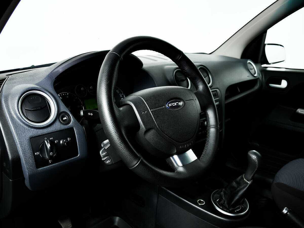 Купить Ford Fusion с пробегом. Фото: #11