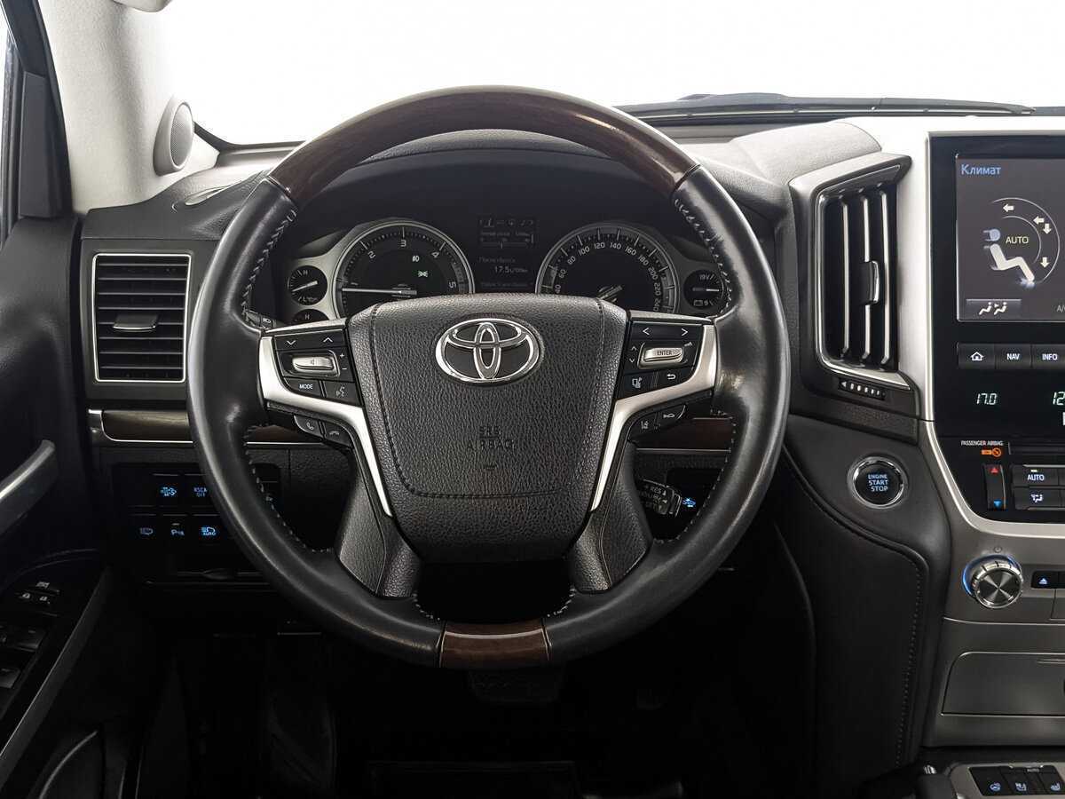 Купить Toyota Land Cruiser с пробегом. Фото: #17