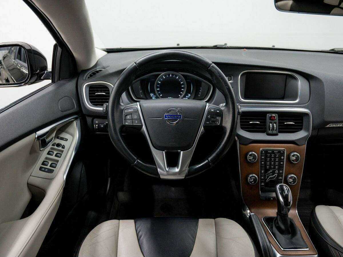 Купить Volvo V40 Cross Country с пробегом. Фото: #8