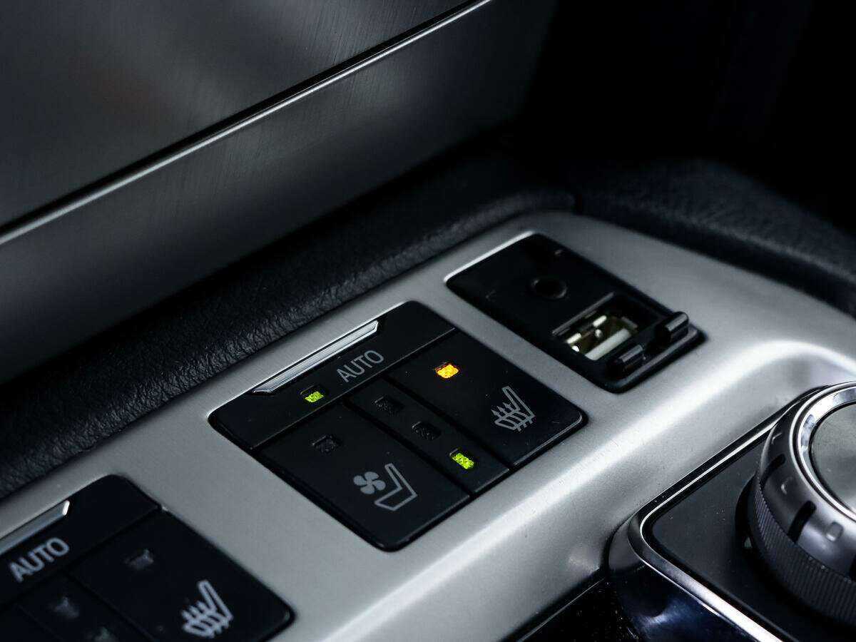 Купить Toyota Land Cruiser с пробегом. Фото: #11