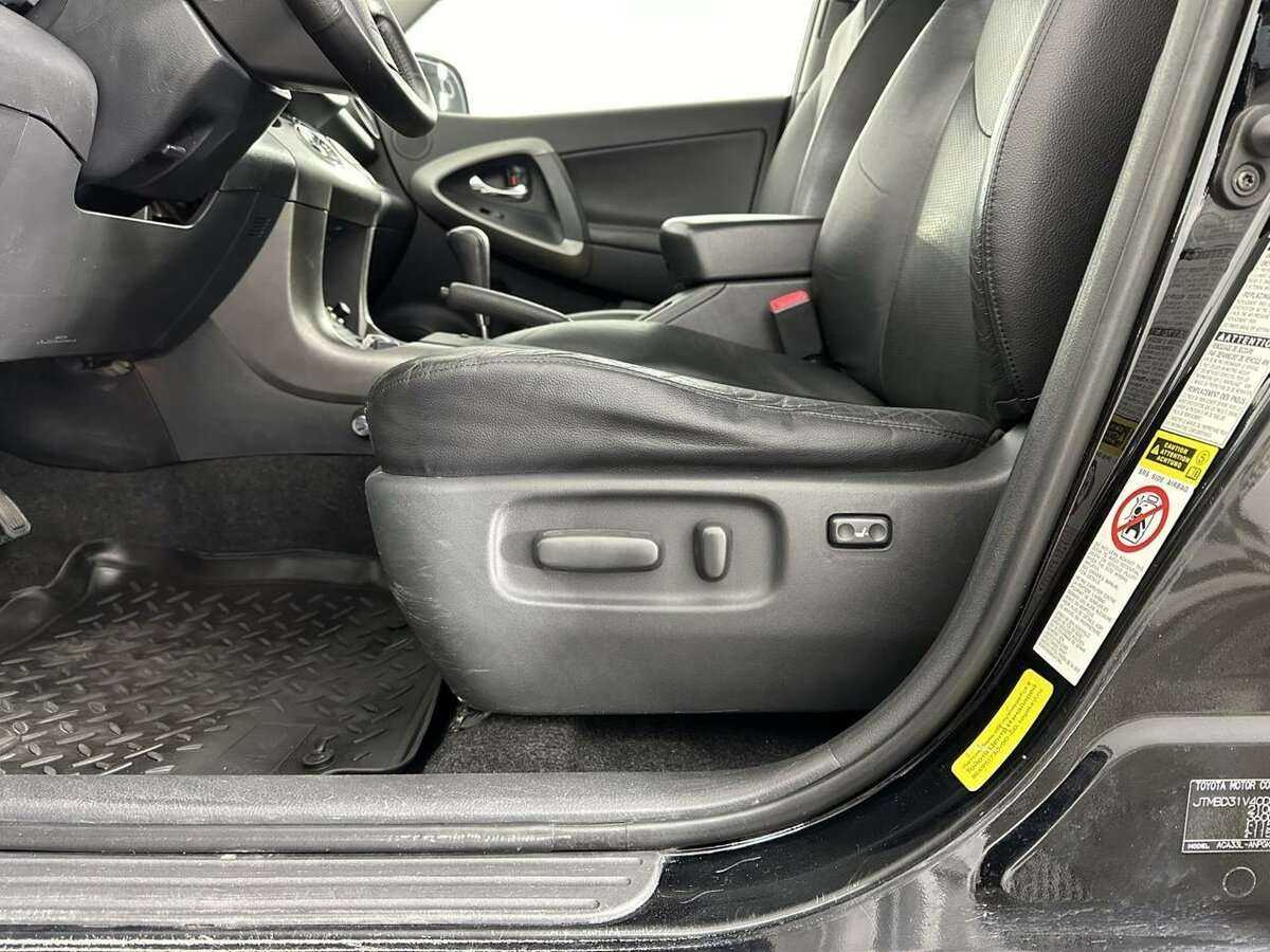 Купить Toyota RAV4 с пробегом. Фото: #8