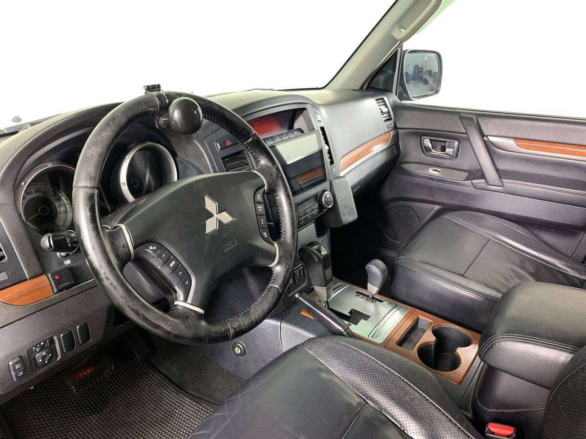 Купить Mitsubishi Pajero с пробегом. Фото: #10