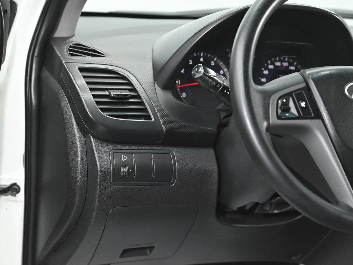 Купить Hyundai Solaris с пробегом. Фото: #7