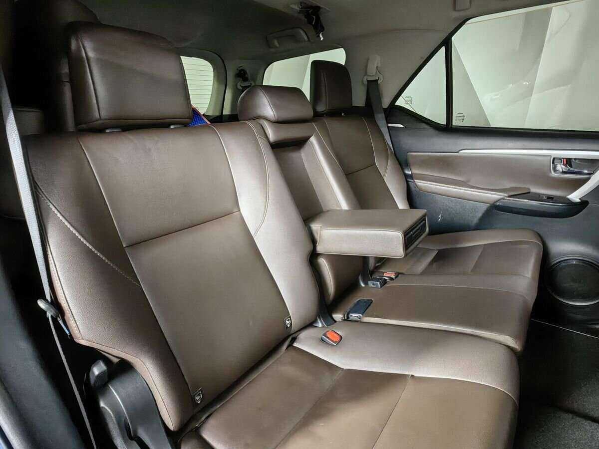 Купить Toyota Fortuner с пробегом. Фото: #12