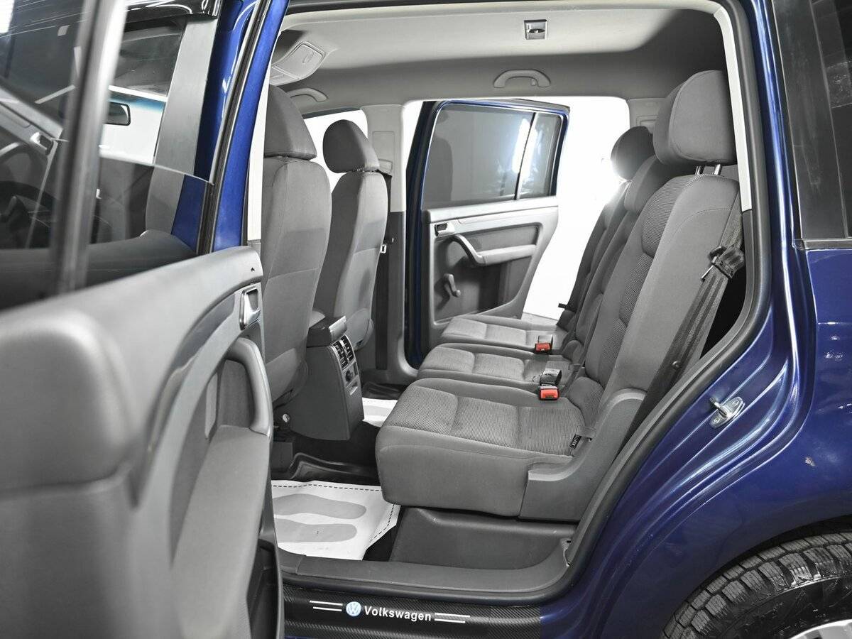 Купить Volkswagen Touran с пробегом. Фото: #13