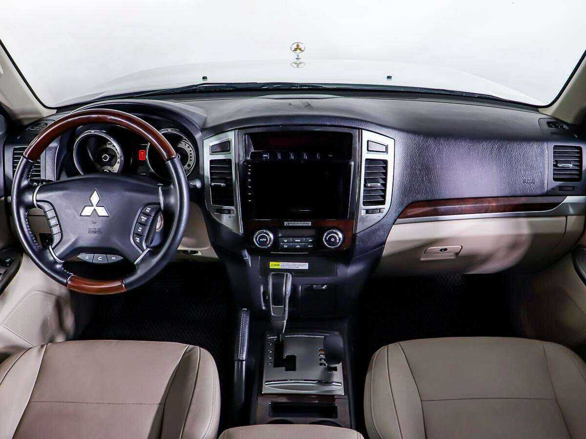 Купить Mitsubishi Pajero с пробегом. Фото: #11