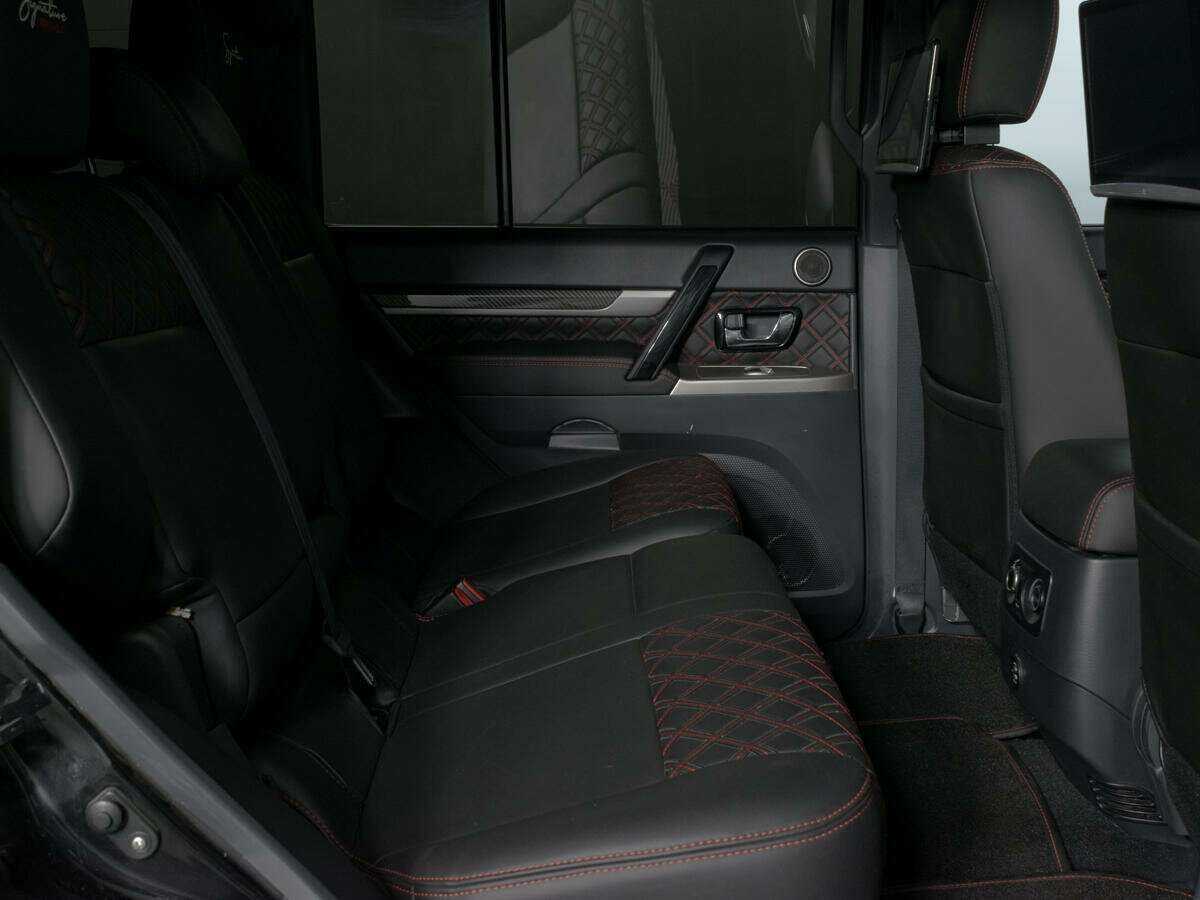 Купить Mitsubishi Pajero с пробегом. Фото: #9