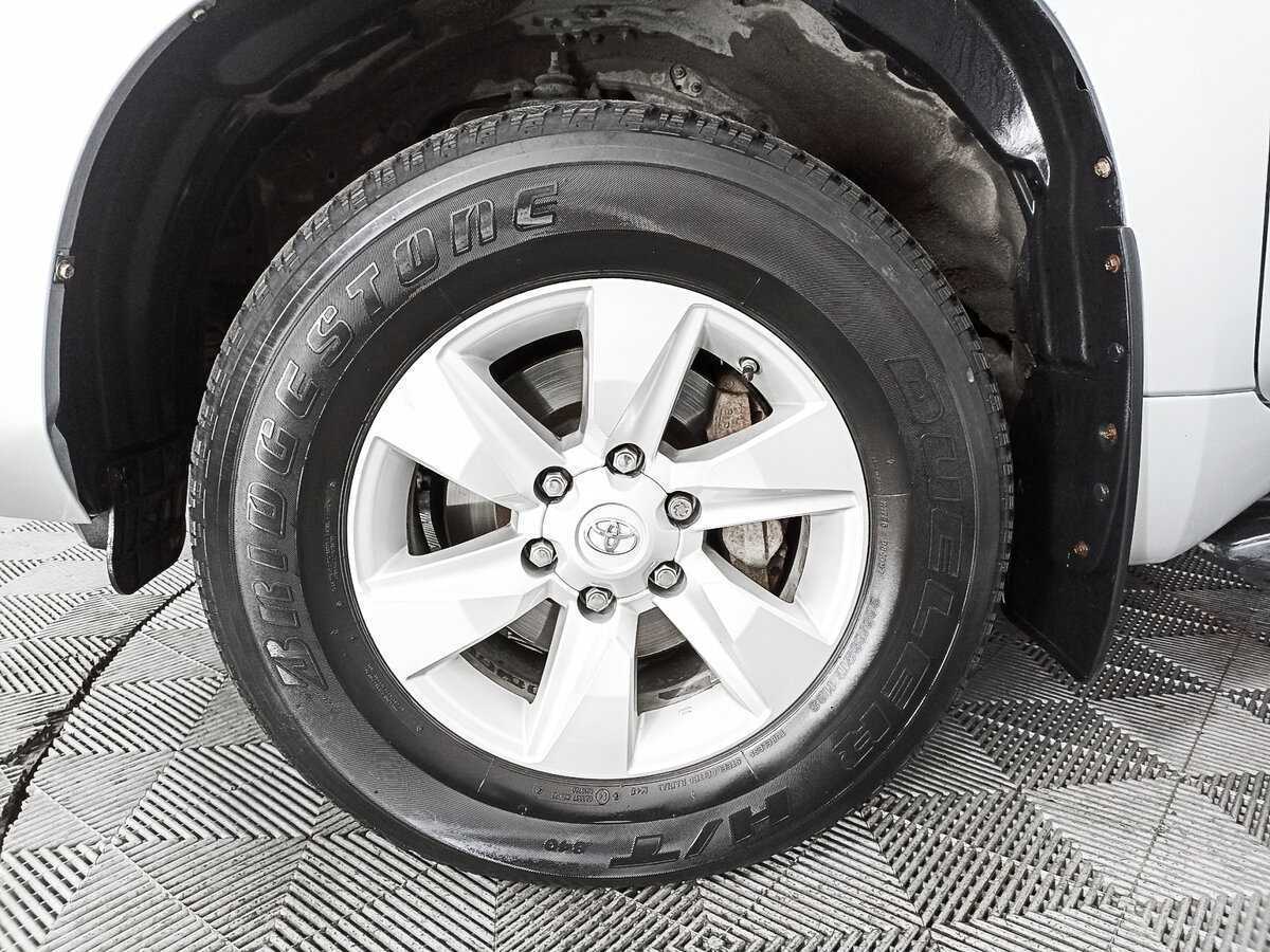 Купить Toyota Land Cruiser Prado с пробегом. Фото: #17