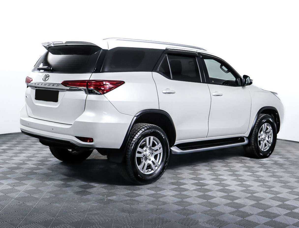 Купить Toyota Fortuner с пробегом. Фото: #3