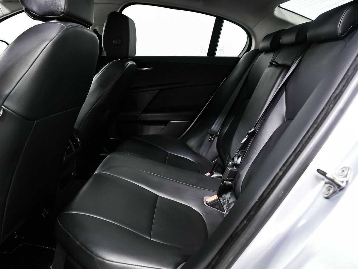 Купить Jaguar XE с пробегом. Фото: #12