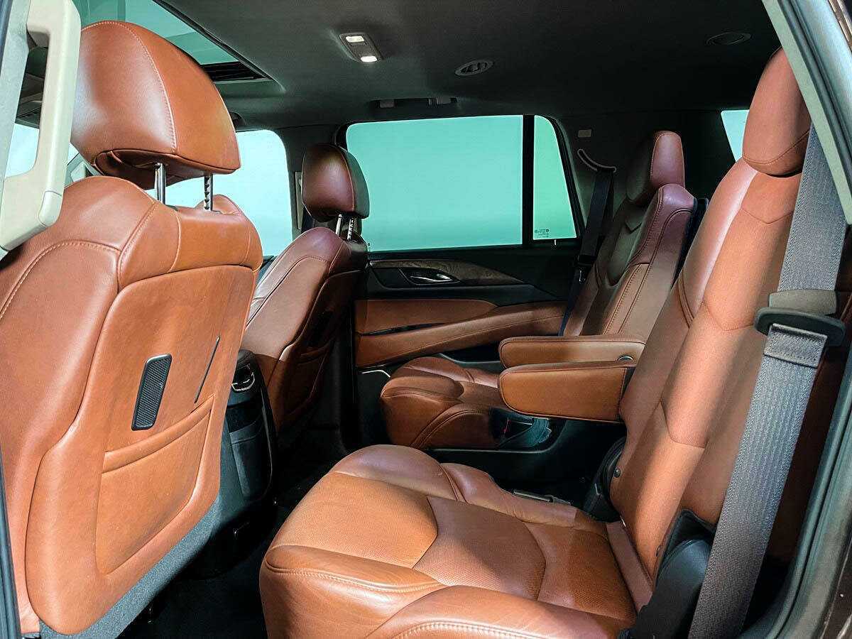 Купить Cadillac Escalade с пробегом. Фото: #9