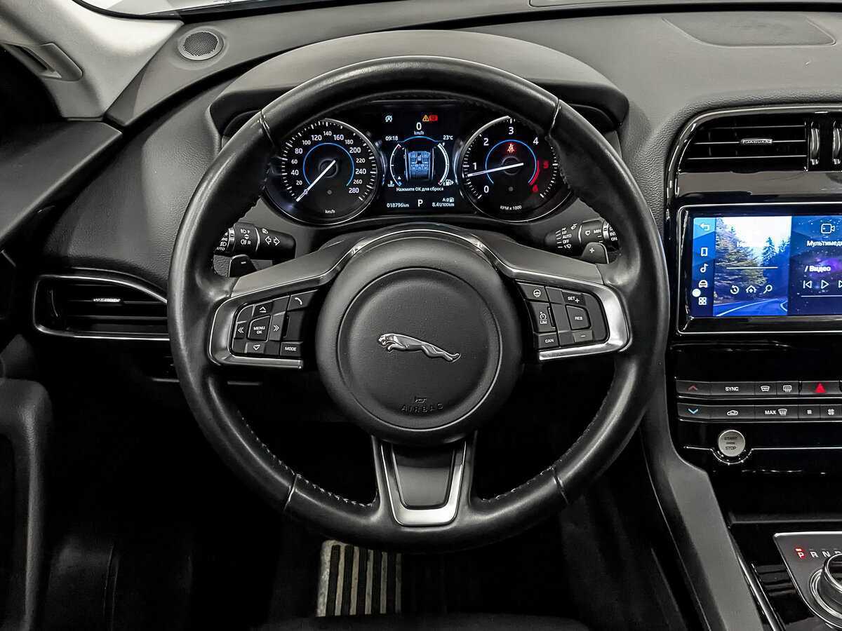 Купить Jaguar F-Pace с пробегом. Фото: #18