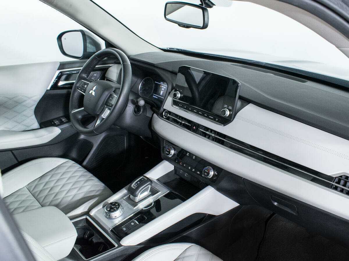 Купить Mitsubishi Outlander с пробегом. Фото: #8