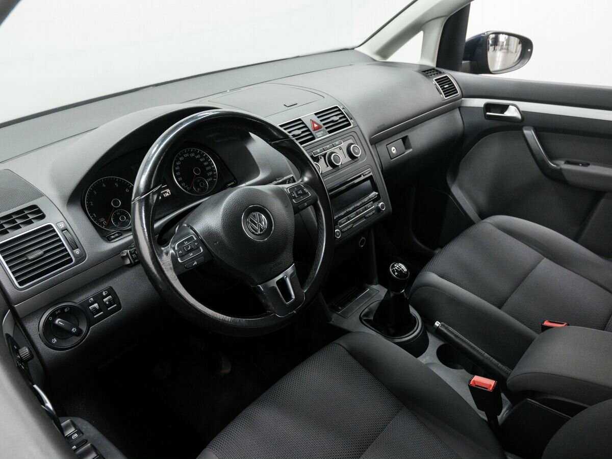 Купить Volkswagen Touran с пробегом. Фото: #13
