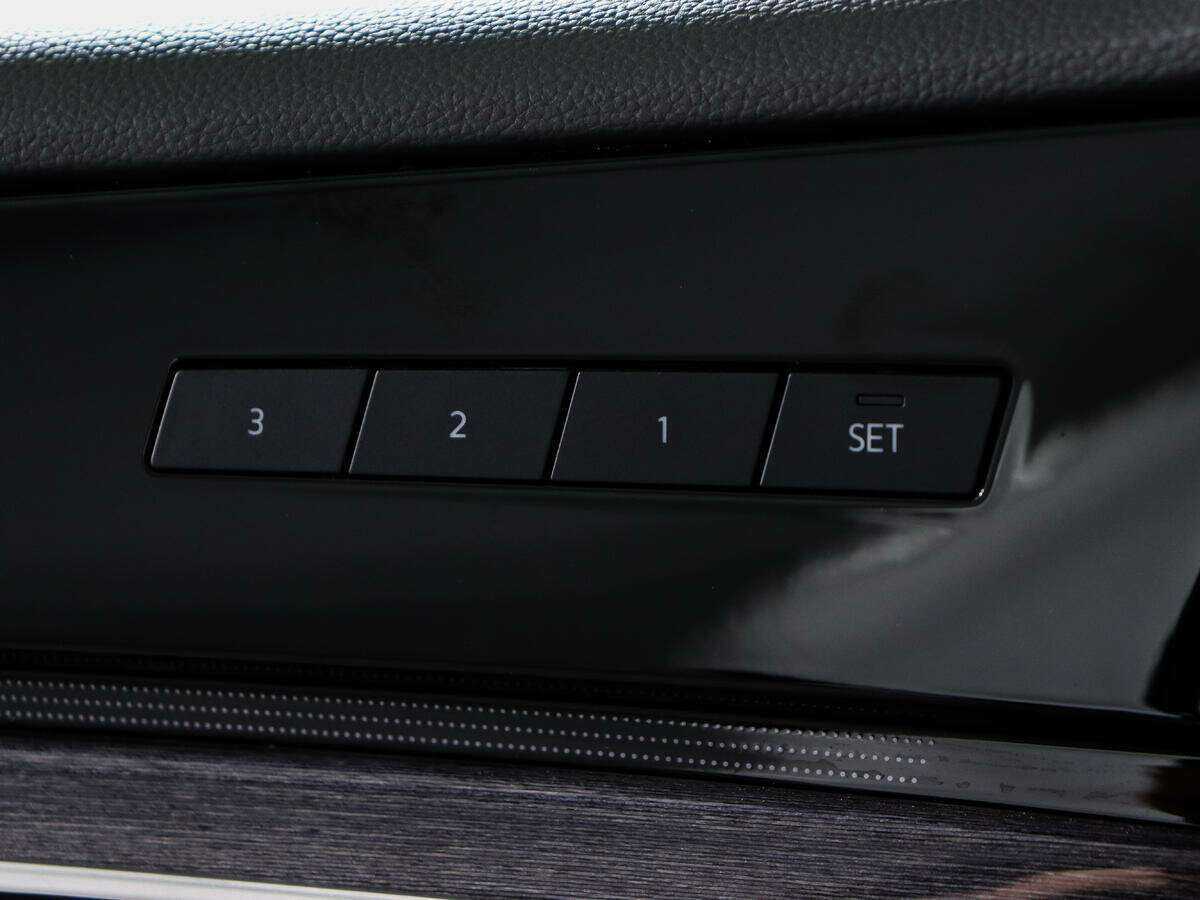 Купить Volkswagen Touareg с пробегом. Фото: #19