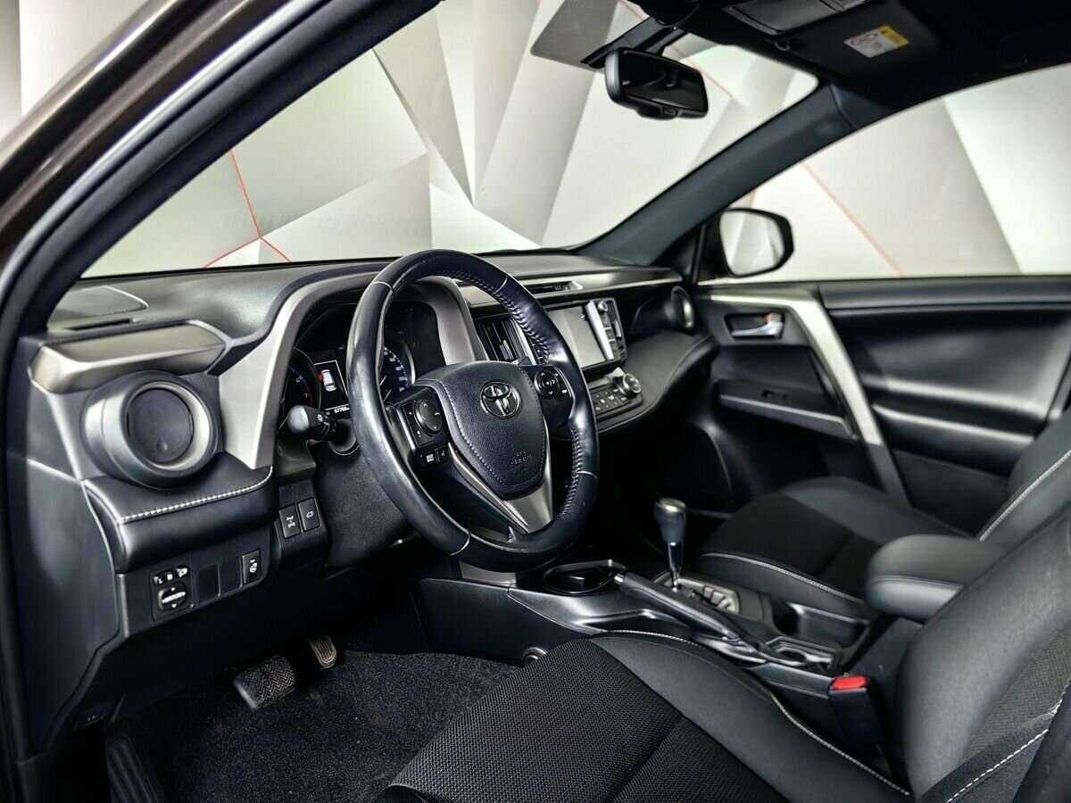 Купить Toyota RAV4 с пробегом. Фото: #11