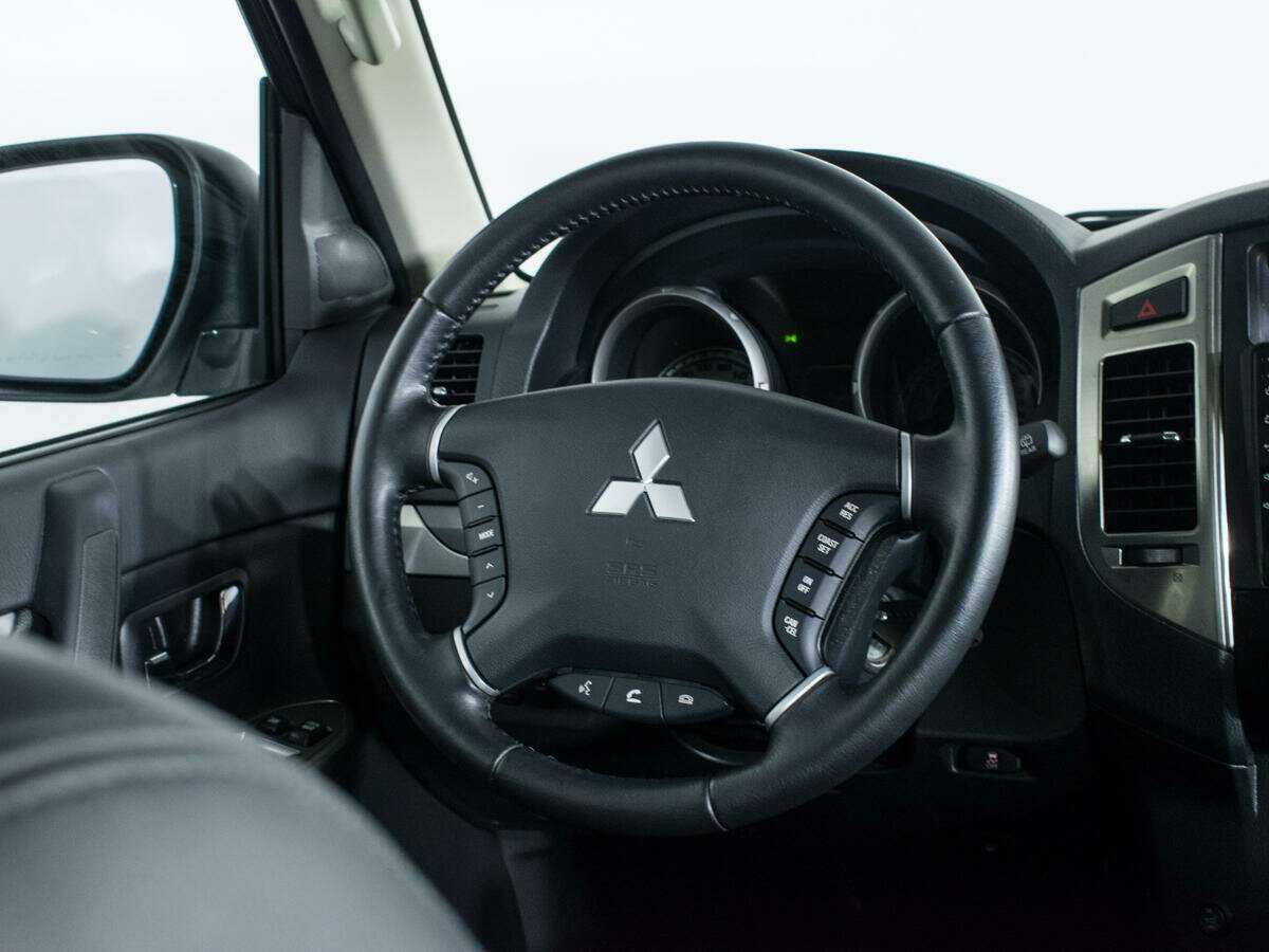 Купить Mitsubishi Pajero с пробегом. Фото: #13