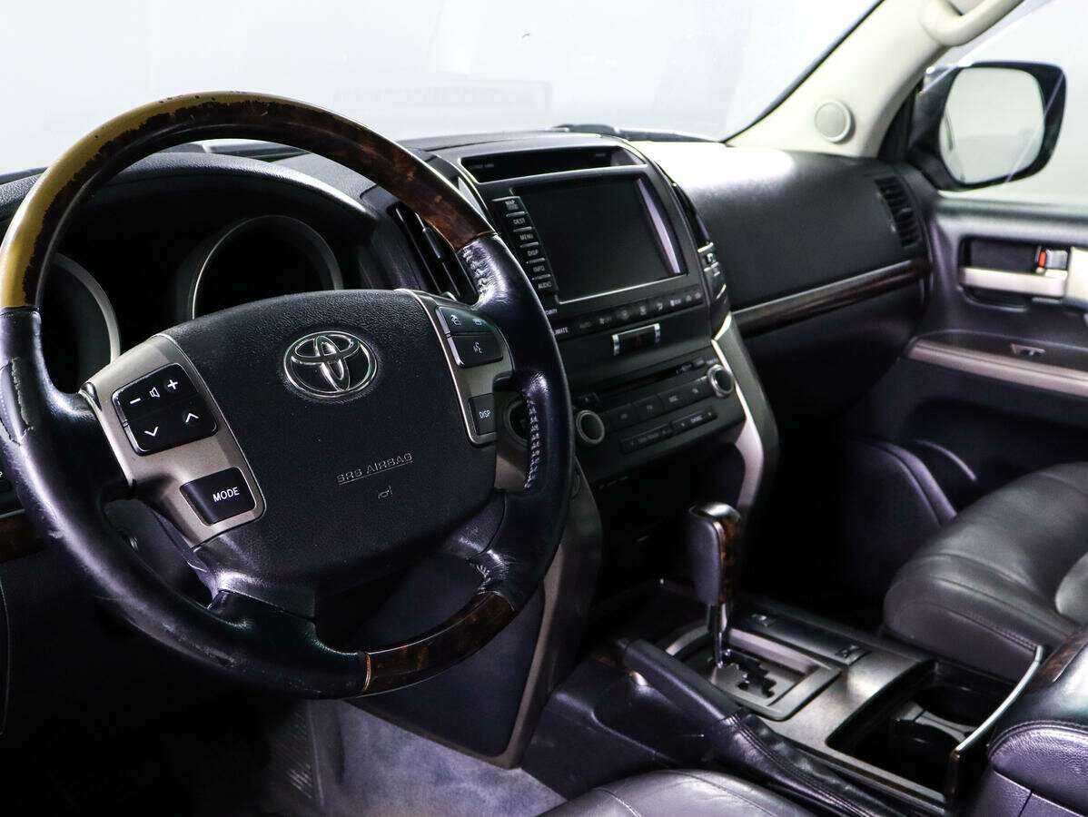 Купить Toyota Land Cruiser с пробегом. Фото: #10
