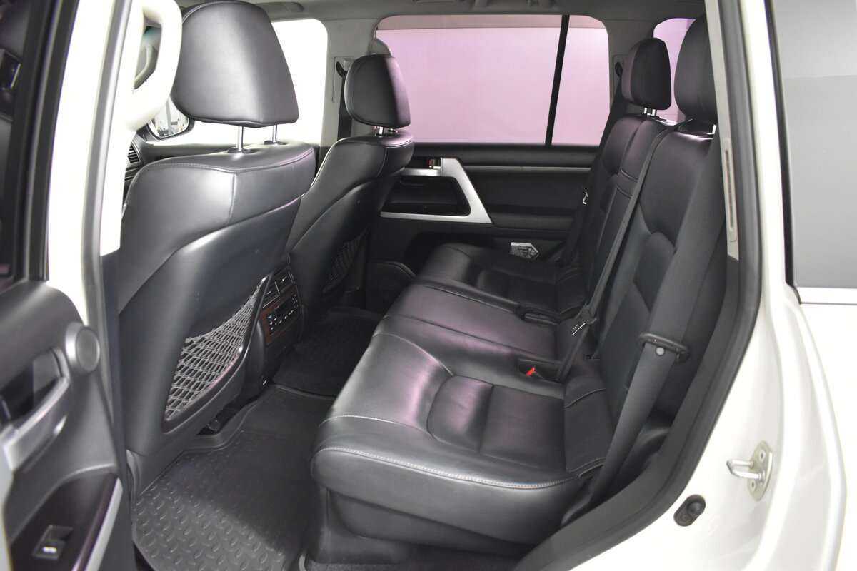 Купить Toyota Land Cruiser с пробегом. Фото: #15