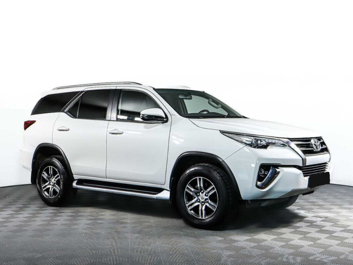 Купить Toyota Fortuner с пробегом. Фото: #1