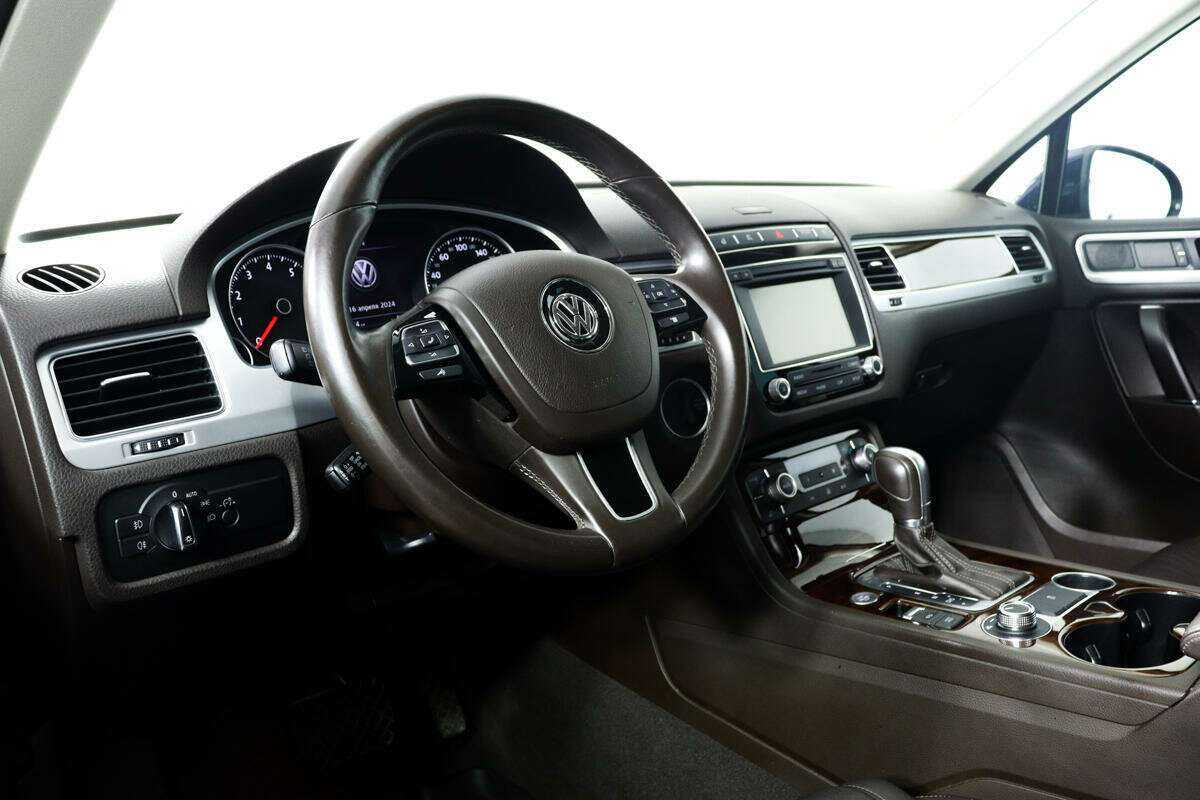 Купить Volkswagen Touareg с пробегом. Фото: #12